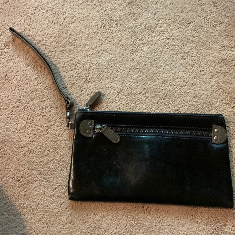 Shiraleah wrist wallet